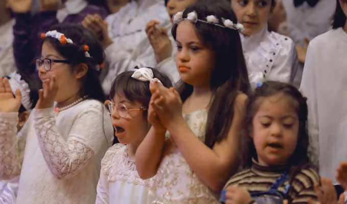 enfant-t21-concert