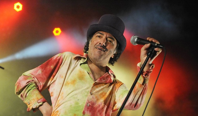 Crédit photo : Rachid Taha sur scène, pendant un concert à Rennes en 2013. | OUEST-FRANCE